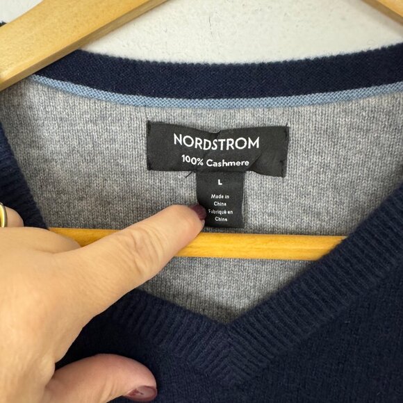 Nordstrom 100% Cashmere Navy Blue V Neck Lightweight Sweater Men's Large Preppy - Picture 10 of 12